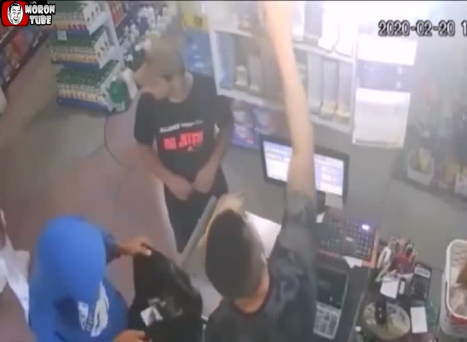 Video: The incorrect supermarket is where a thief shops